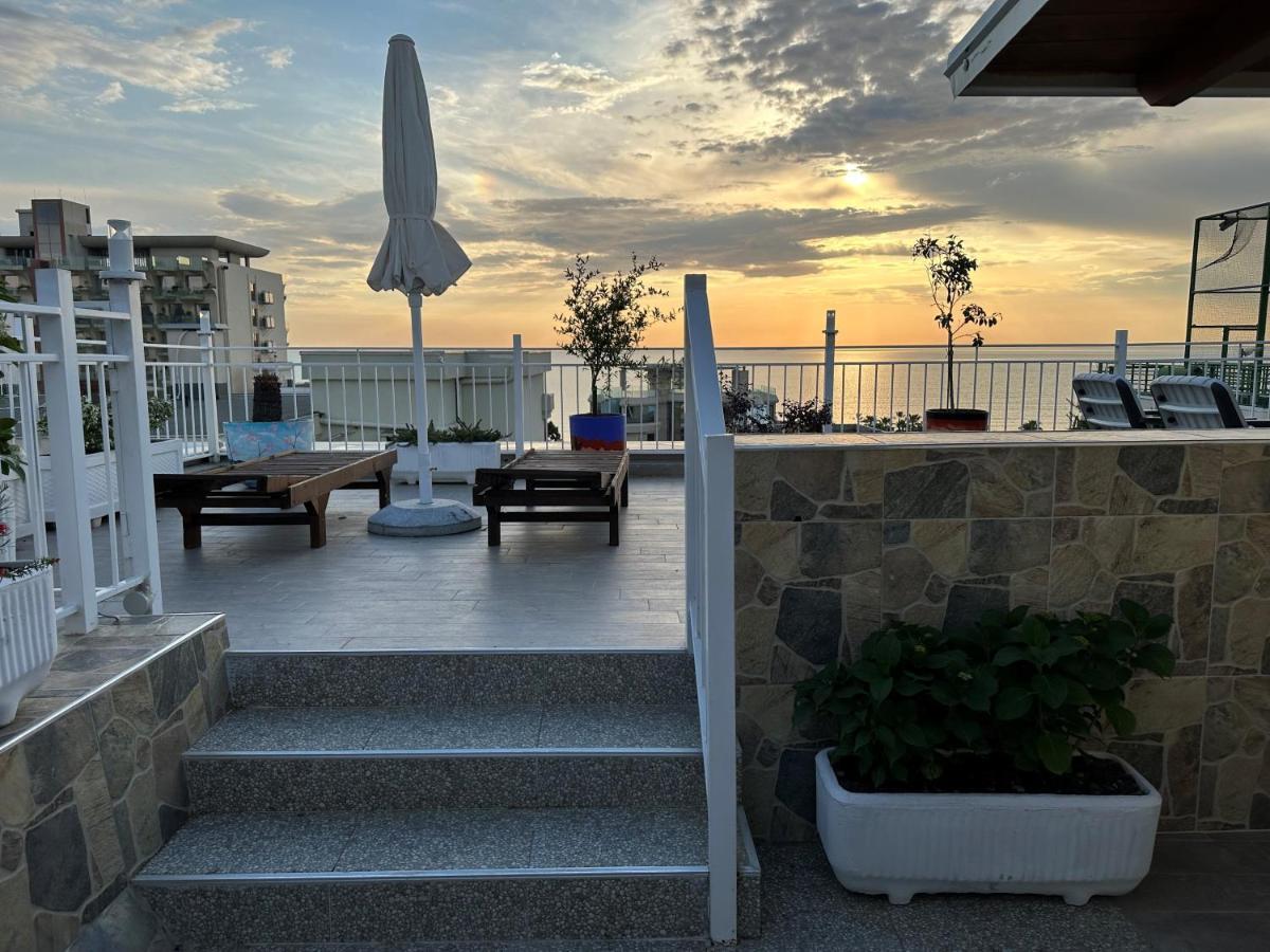 Paradise Rooftop Golem Golem  Dış mekan fotoğraf