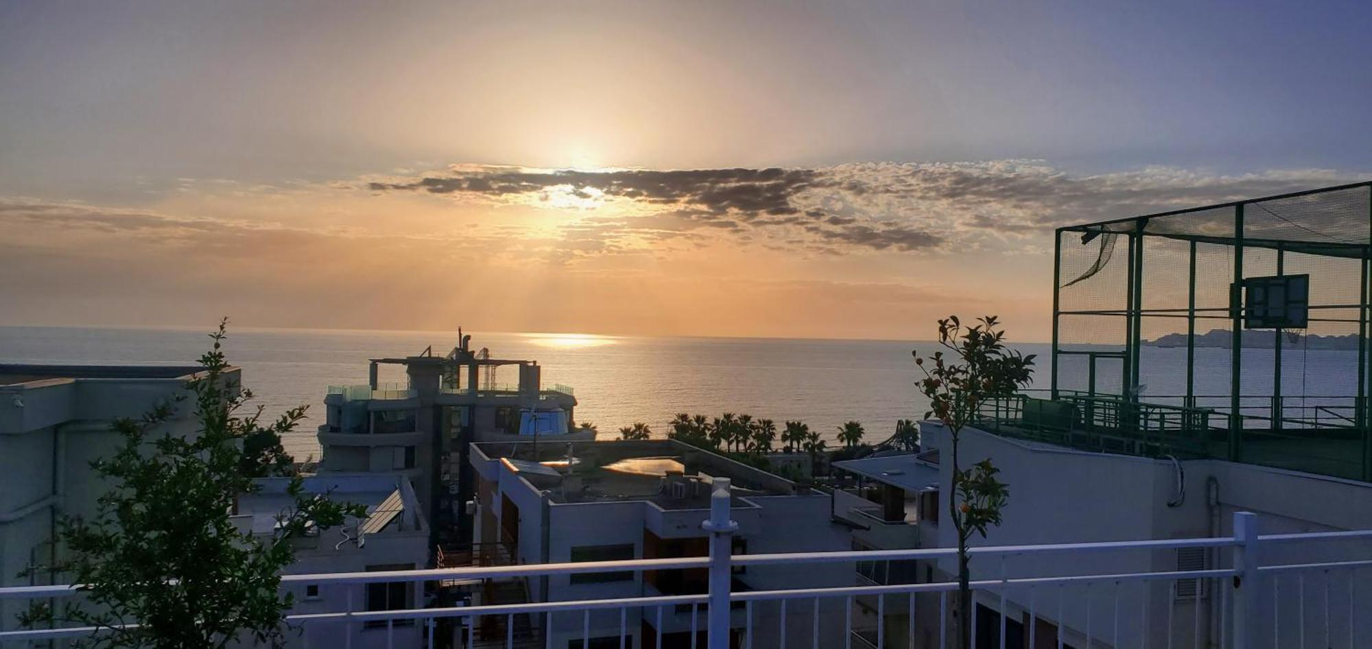 Paradise Rooftop Golem Golem  Dış mekan fotoğraf